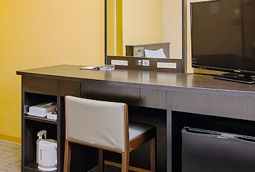 広めのデスクをご用意